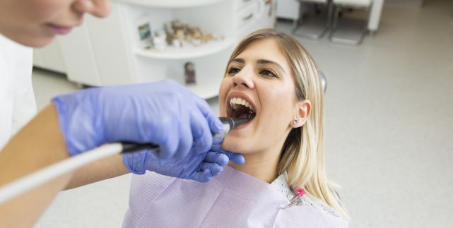 Tratamientos odontológicos que pueden provocar sensibilidad dental